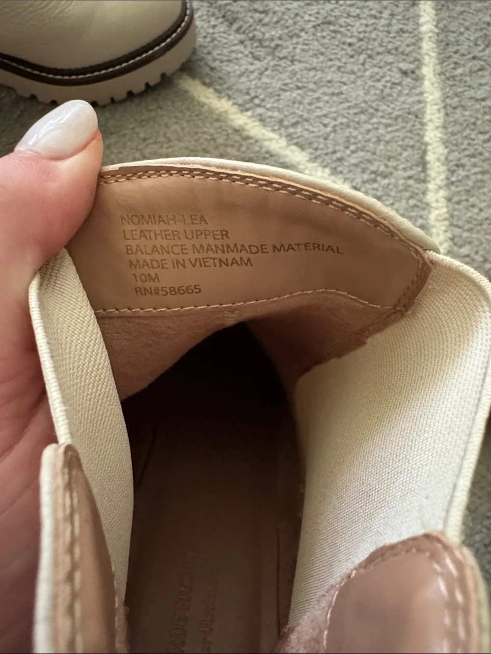 Nordstrom Cream Chunky Chelsea Boots Water Resistant - Women’s Size 10